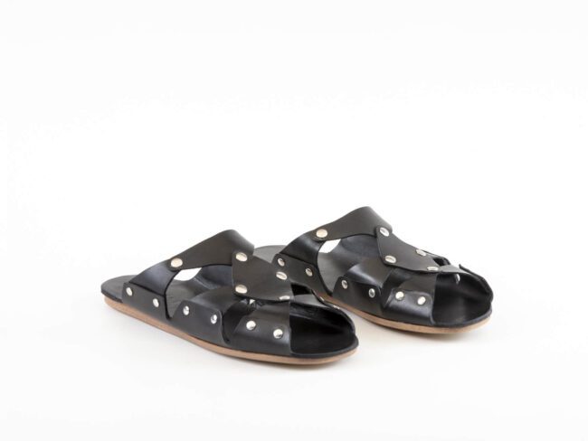 sandálias Muscari em preto, vistas a 3/4